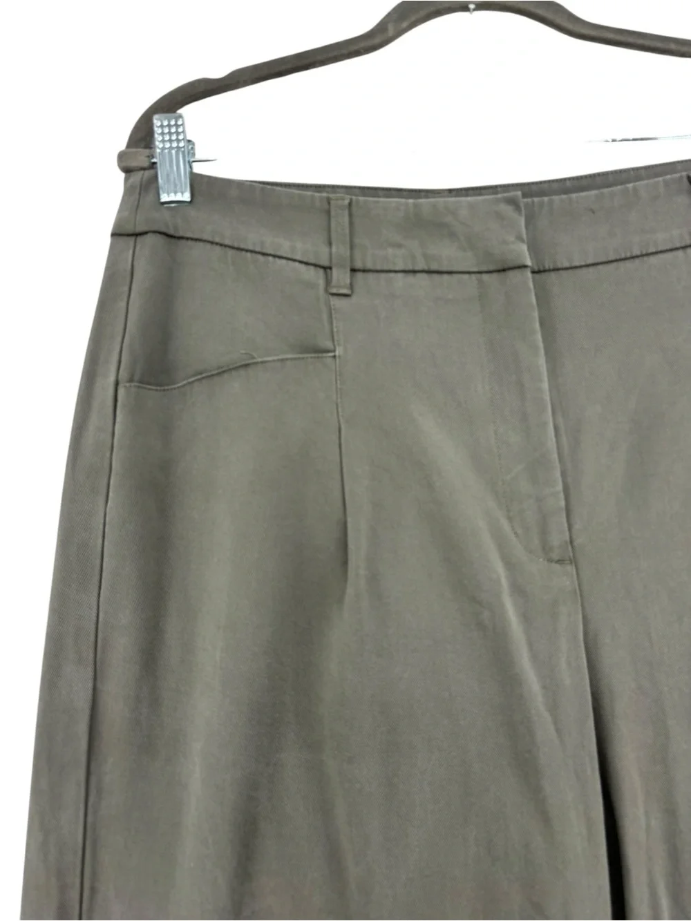 Classic Wide-Leg Pants in Olive - Picture 6 of 9